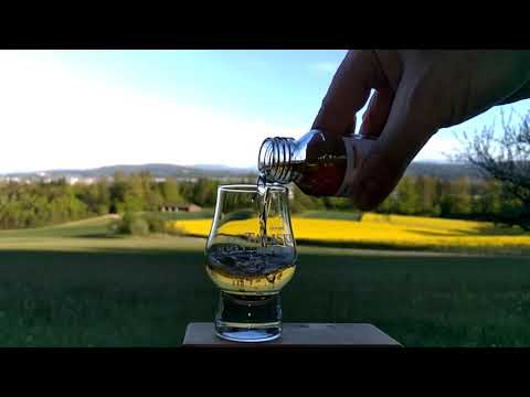 Tomatin 25Years Moscatel Finish Single Malt Scotch Whisky im Aargauer Jura mit Blick auf die Alpen
