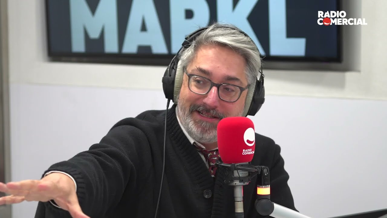 Rádio Comercial | Um Natal branco de decência e porcalhões! - O Homem Que Mordeu o Cão