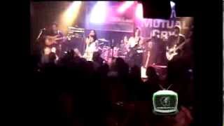 Mutual Cry - Momma's Boy (Mimado)