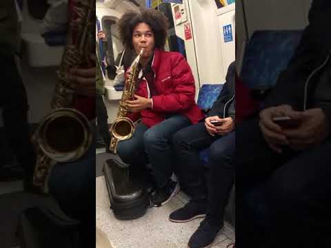 Pro Sax Player has a quick jam with a street artist in the tube in London - Instagram: @mikeeintrona