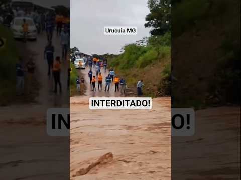 PASSAGEM MOLHADA ESTÁ INTRANSITÁVEL ENTRE PINTÓPOLIS E URUCUIA MG INSCREVA-SE