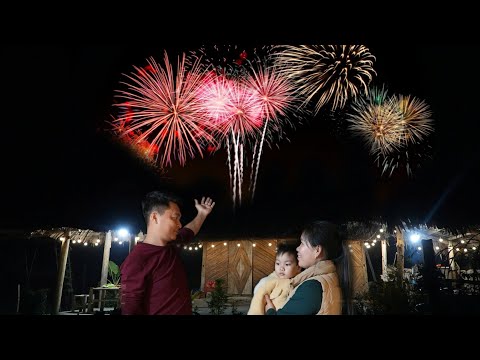 Hoai Ca and Hung kept surprising each other on the last night of the year. What kind of surprises?