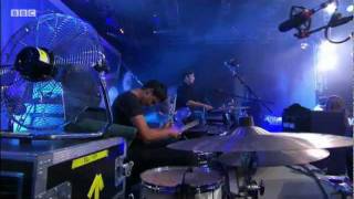 Bombay Bicycle Club perform &#39;Lights Out, Words Gone&#39; at Reading Festival 2011 - BBC