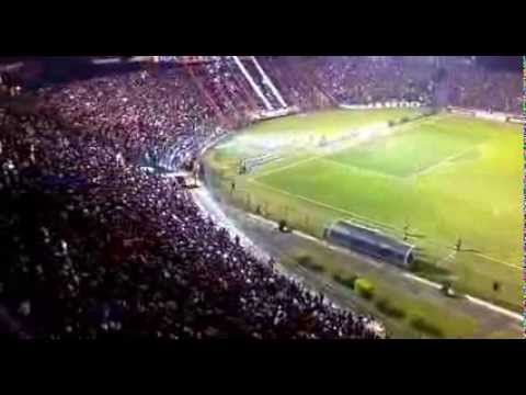 "RECIBIMIENTO DE LA HINCHADA DE CERRO PORTEÑO VS. UNIVERSIDAD CATÓLICA - COPA SUDAMERICANA 2013" Barra: La Plaza y Comando • Club: Cerro Porteño