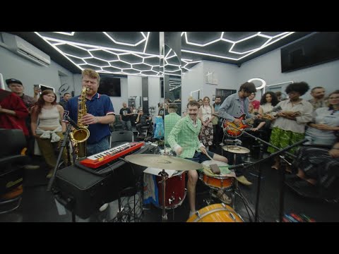 DANA AND ALDEN PLAY JAZZ IN BARBER SHOP