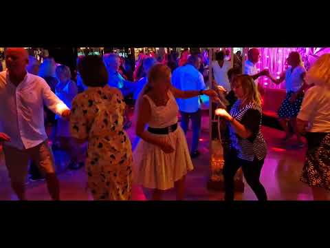 I min gröna John Deere med Donnez på Playa del Sol Playa del Ingles Dansnytt Hilde Arntzen