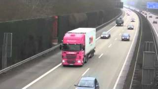 preview picture of video 'Glomb Container Dienst - Think Pink - Container Trucks'