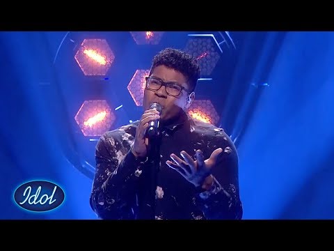 Tore gets standing ovation and praise for this Eric Clapton cover!  | Idols Norway 2020