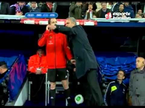 Mourinho se revolta e acaba expulso