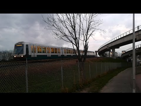 RET Metro 2*Type B op Lijn D - Nabij Tussenwater, vertrek richting Rotterdam Centraal