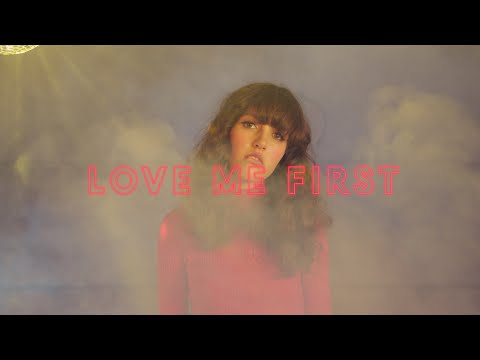 STELLIE - Love Me First (Live)