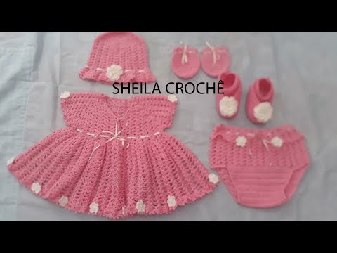 Going-home outfit for the baby's first day, crocheted hat made with Cléa 1000 yarn.