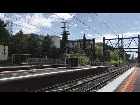 Pacific National G536 and G525 hauls down Long Island Steel Train at South Yarra - 12/9/19