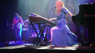 Tori Amos - Bouncing Off Clouds (Teatro Smeraldo Milano 2009-10-01)