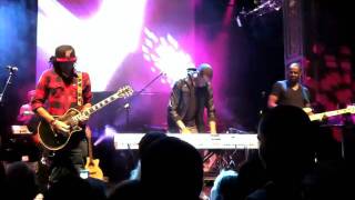 The McKnights - Why Can&#39;t She Be More Like You (live)