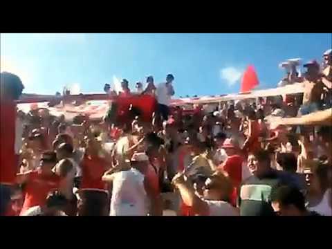 "Â¡Esta banda sangra oídos! [La Banda Nº1 - Huracán Las Heras]" Barra: La Banda Nº 1 • Club: Huracán Las Heras • País: Argentina