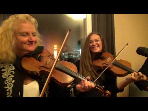 Anders Larsson & Leif Göras med venner spiller Polska efter Göras Per