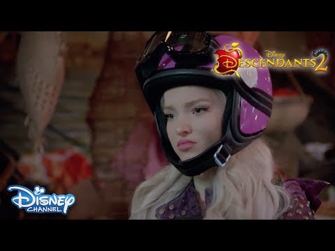 Descendants 2 (Clip 'Mal Come Back to the Isle')