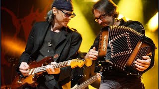BoDeans Closer to free Live