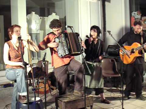 LES 3XRIEN et Elise  : Rue de Panam à Rambouillet