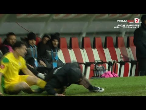 Fază comică în Superligă. Nicolae Dică, pus la pământ de un jucător de-al său
