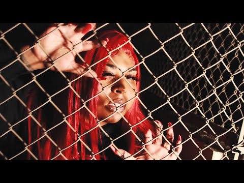 Nenemoe- Cap’N’Gown