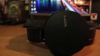 Video thumbnail for Sony Extra Bass Wireless Headset MDR-XB950BT by Cape Town Guy