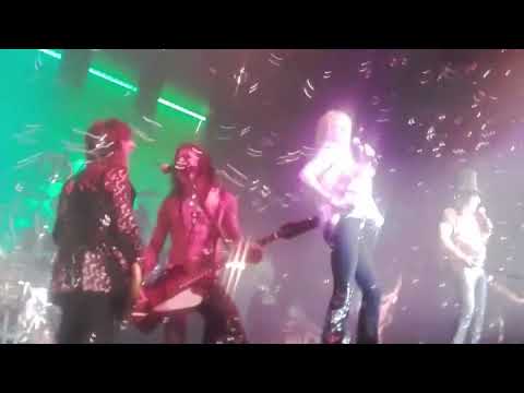 Alice Cooper - "School's Out" w/ Steve Conte & Michael Monroe