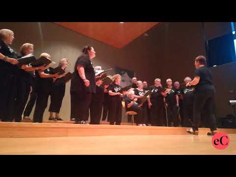 La Coral Tardor canta 'Compta amb mi' de Txarango