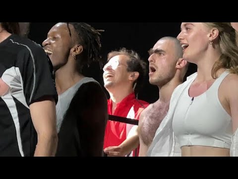 La rencontre de la musique électro de Rone et des danseurs du collectif (LA)HORDE illumine Lyon