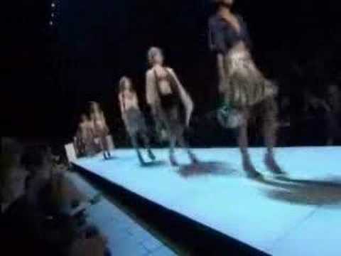 Louis Vuitton - Printemps-Ete 2004 Full Show.