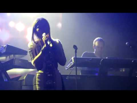 Phynérrima: Chris Martin & Beyonce cantam "Halo" -  NYE 2011 Cosmopolitan Hotel Las Vegas