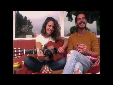 Natalia Doco y Flo Delavega en Casa del Arbol - Natural Mystic (Bob Marley)
