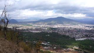 preview picture of video 'URUAPAN, MICHOACÁN; panorámica desde el Cerro de Jicalán.'