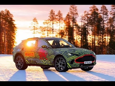 Aston Martin DBX en la nieve