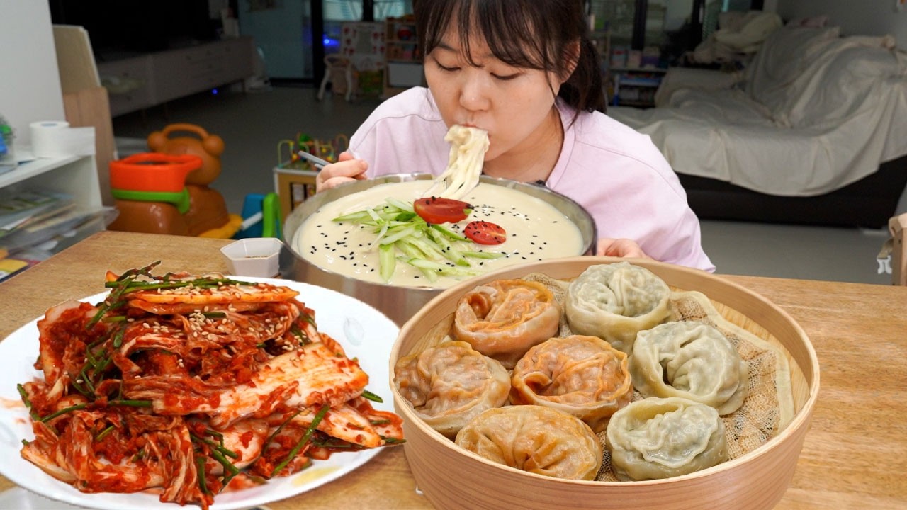 30년만에 콩국수를 먹어봤는데요..😲마늘 겉절이와 왕만두 먹방 MUKBANG