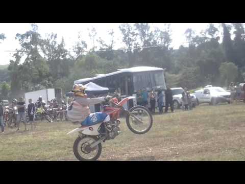 Trilha de motos entre inconfidentes