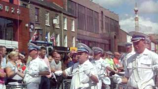 preview picture of video 'HARTHILL LOYALISTS IN BELFAST 2009 (at the square)'