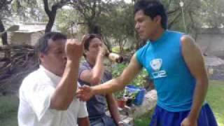 preview picture of video 'pelea de pedos familiar'