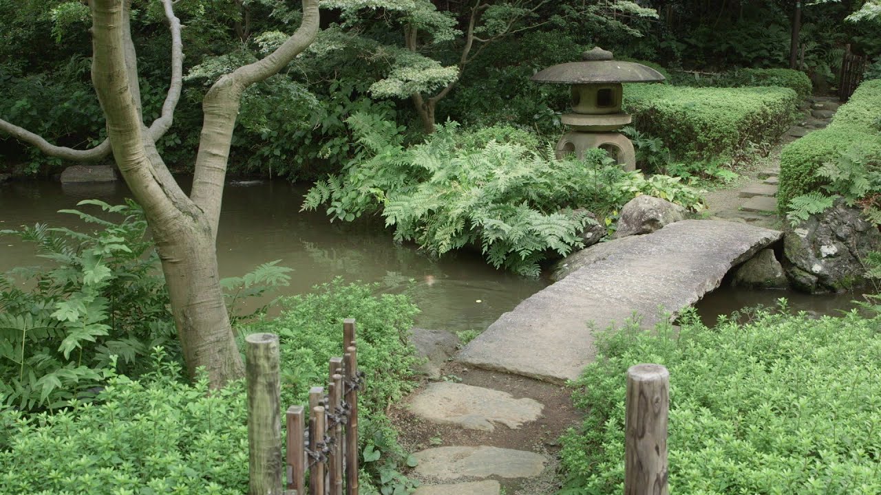 How were the subjects of haiku different from medieval European poems?