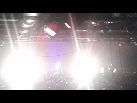 Ed Sheeran singing "Con Te Partirò" live in Milan