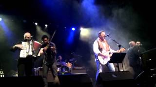 Revolver - Concierto Madrid 10-06-2011 MANOS ARRIBA