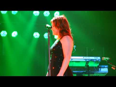 Kelly Clarkson  - I'll Be Home For Christmas - New Orleans - 12/13/09