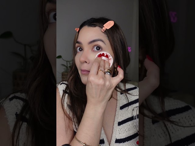 Vídeo relacionado con e.l.f., Halo Glow - Polvo fijador, sedoso, ligero, difuminado, suaviza, minimiza los poros y las líneas finas, crea un efecto de enfoque suave, medio, acabado semimate de 6,8 g
