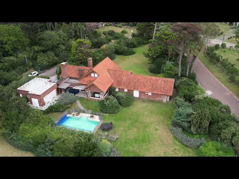 Video de YouTube - Casa en Venta de 4 dormitorios con Piscina y Garage en Golf, Maldonado
