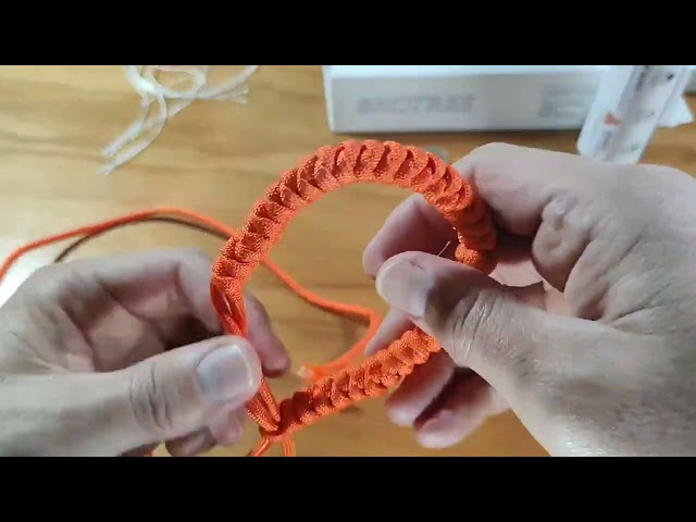 Vídeo relacionado con 24 Rollos de Cuerda de paracaídas de 10 pies, Cuerda de paracaídas de 4 mm, Cuerda de paracaídas multifunción Tipo III, Cuerda de Supervivencia de 550 Libras, Kit de Manualidades de 7 hebras