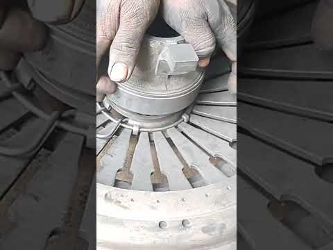 TATA TIPPER 🚛🚚🛠️⚙️How to insert or lock🤔 release bearing on a springer🤓