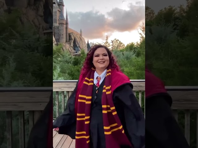 Vídeo relacionado con Rubies Disfraz Hermione Clásico para niñas, Túnica negra con broche y emblema de Gryffindor, Magos, Hogwarts, Licencia Oficial Warner Bros Harry Potter