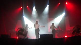 Amel Bent - Entrée sur scène + Regarde nous