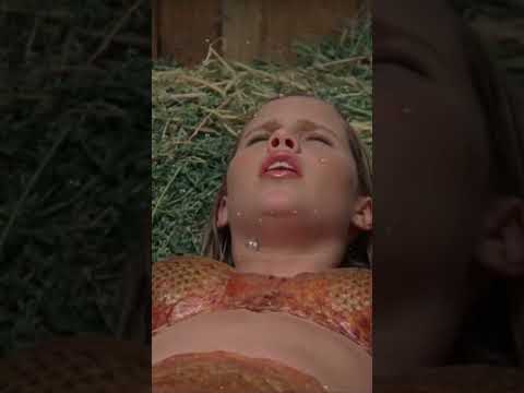 Ash nearly caught Emma transforming into a mermaid.. 😱 #h2ojustaddwater #mermaids #h2o